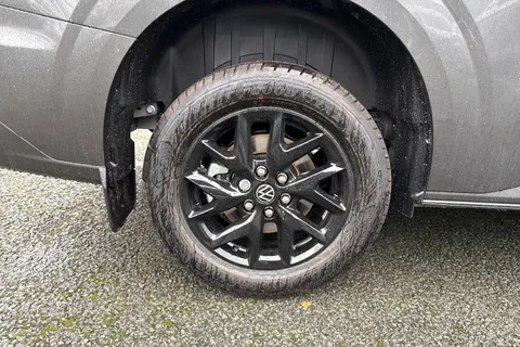 CX75JYT Volkswagen Transporter 2.0 TDI T28 Commerce Pro Auto FWD SWB Euro 6 (s/s) 5dr Thumbnail #12