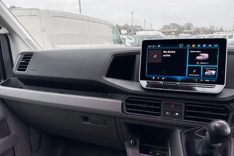 CX75JWV Volkswagen Crafter 2.0 TDI CR35 Commerce FWD LWB High Roof Euro 6 (s/s) 5dr Thumbnail #15