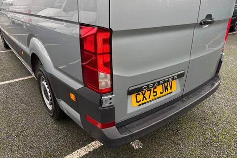 CX75JWV Volkswagen Crafter 2.0 TDI CR35 Commerce FWD LWB High Roof Euro 6 (s/s) 5dr Thumbnail #16