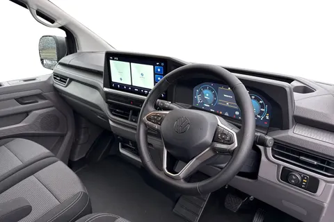 CX75JYT Volkswagen Transporter 2.0 TDI T28 Commerce Pro Auto FWD SWB Euro 6 (s/s) 5dr Thumbnail #14