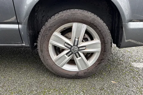 CX74LTN Volkswagen Transporter 2.0 TDI T32 Highline Kombi DSG FWD SWB Euro 6 (s/s) 5dr Thumbnail #23