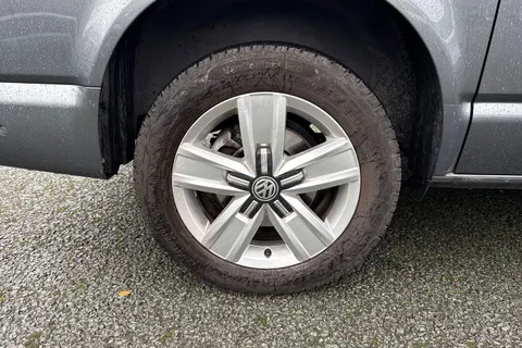 CX74LTN Volkswagen Transporter 2.0 TDI T32 Highline Kombi DSG FWD SWB Euro 6 (s/s) 5dr Thumbnail #24