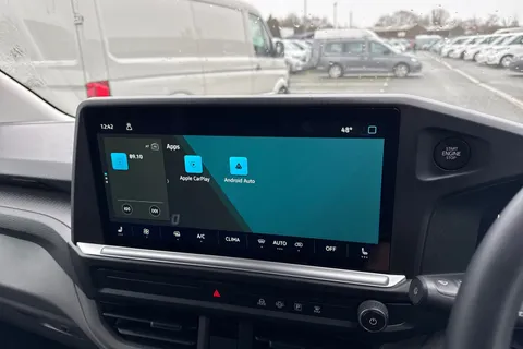 CX75JXZ Volkswagen Transporter 2.0 TDI T28 Commerce Pro Auto FWD SWB Euro 6 (s/s) 5dr Thumbnail #17