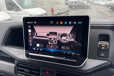 CX75JWV Volkswagen Crafter 2.0 TDI CR35 Commerce FWD LWB High Roof Euro 6 (s/s) 5dr Thumbnail #19