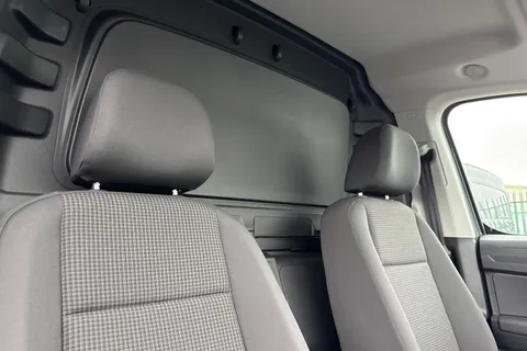 CX75JWK Volkswagen Caddy 2.0 TDI C20 Commerce SWB Euro 6 (s/s) 5dr Thumbnail #21