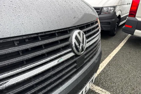 CX74LTN Volkswagen Transporter 2.0 TDI T32 Highline Kombi DSG FWD SWB Euro 6 (s/s) 5dr Thumbnail #26