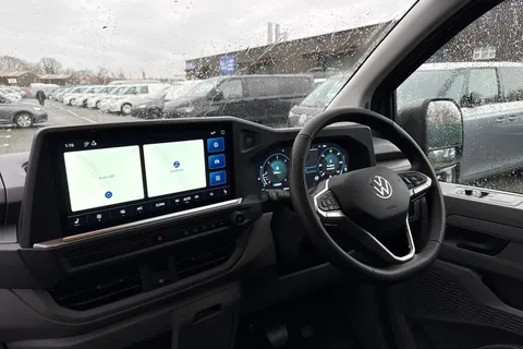 CX75JYT Volkswagen Transporter 2.0 TDI T28 Commerce Pro Auto FWD SWB Euro 6 (s/s) 5dr Thumbnail #18