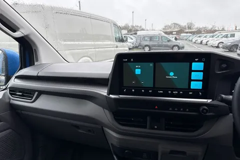 CX75JXZ Volkswagen Transporter 2.0 TDI T28 Commerce Pro Auto FWD SWB Euro 6 (s/s) 5dr Thumbnail #20