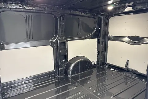 CX75JYT Volkswagen Transporter 2.0 TDI T28 Commerce Pro Auto FWD SWB Euro 6 (s/s) 5dr Thumbnail #19