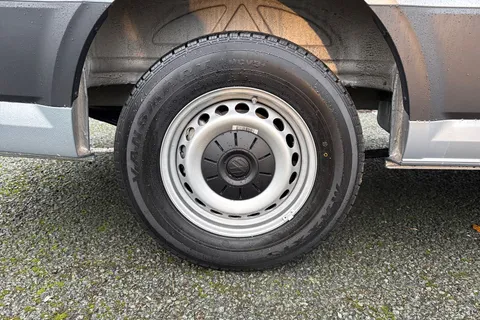 CX75JWV Volkswagen Crafter 2.0 TDI CR35 Commerce FWD LWB High Roof Euro 6 (s/s) 5dr Thumbnail #23