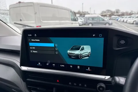 CX25LMV Volkswagen Transporter 2.0 TDI T28 Commerce Plus FWD SWB Euro 6 (s/s) 5dr Thumbnail #36