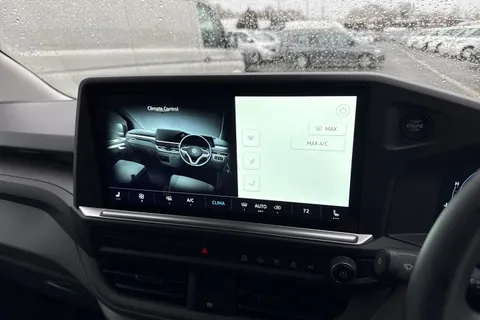 CX75JYT Volkswagen Transporter 2.0 TDI T28 Commerce Pro Auto FWD SWB Euro 6 (s/s) 5dr Thumbnail #22