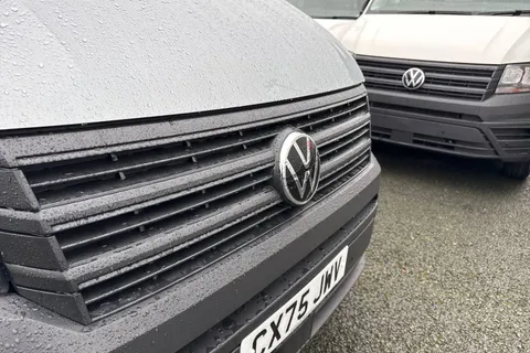 CX75JWV Volkswagen Crafter 2.0 TDI CR35 Commerce FWD LWB High Roof Euro 6 (s/s) 5dr Thumbnail #25