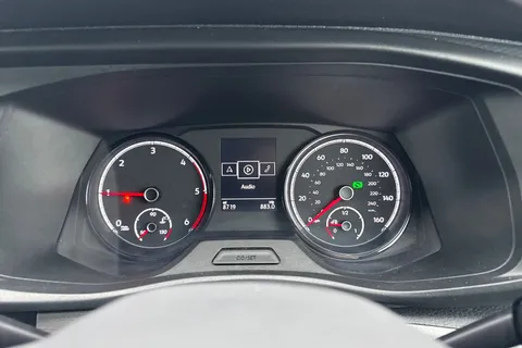 CX74LTN Volkswagen Transporter 2.0 TDI T32 Highline Kombi DSG FWD SWB Euro 6 (s/s) 5dr Thumbnail #34