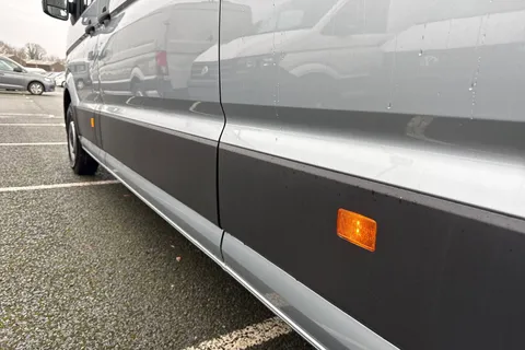 CX75JWV Volkswagen Crafter 2.0 TDI CR35 Commerce FWD LWB High Roof Euro 6 (s/s) 5dr Thumbnail #27