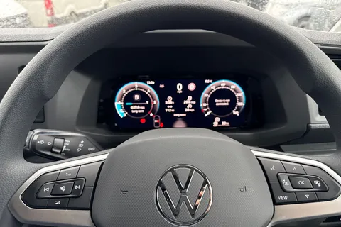 CX75JWV Volkswagen Crafter 2.0 TDI CR35 Commerce FWD LWB High Roof Euro 6 (s/s) 5dr Thumbnail #28