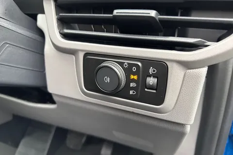 CX75JXZ Volkswagen Transporter 2.0 TDI T28 Commerce Pro Auto FWD SWB Euro 6 (s/s) 5dr Thumbnail #28