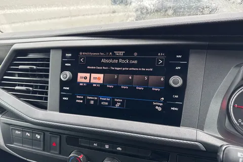 CX74LTN Volkswagen Transporter 2.0 TDI T32 Highline Kombi DSG FWD SWB Euro 6 (s/s) 5dr Thumbnail #37