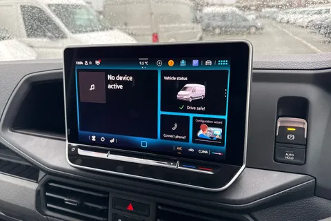 CX75JWV Volkswagen Crafter 2.0 TDI CR35 Commerce FWD LWB High Roof Euro 6 (s/s) 5dr Thumbnail #30