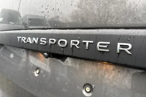 CX75JYT Volkswagen Transporter 2.0 TDI T28 Commerce Pro Auto FWD SWB Euro 6 (s/s) 5dr Thumbnail #28