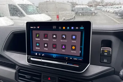 CX75JWV Volkswagen Crafter 2.0 TDI CR35 Commerce FWD LWB High Roof Euro 6 (s/s) 5dr Thumbnail #31