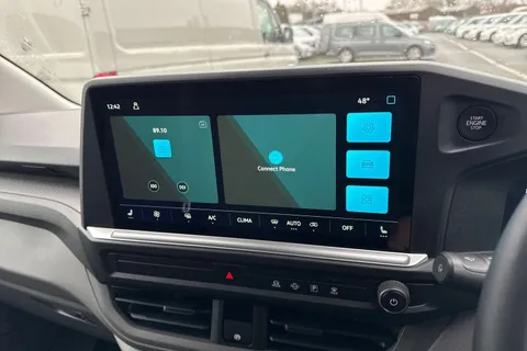 CX75JXZ Volkswagen Transporter 2.0 TDI T28 Commerce Pro Auto FWD SWB Euro 6 (s/s) 5dr Thumbnail #31