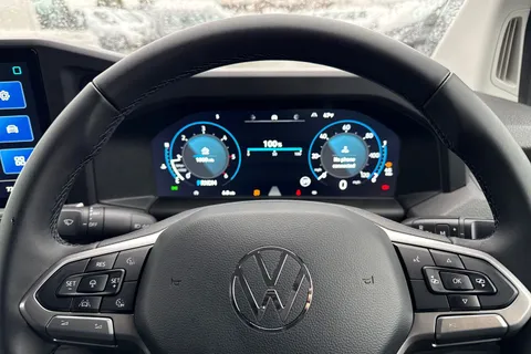 CX75JYT Volkswagen Transporter 2.0 TDI T28 Commerce Pro Auto FWD SWB Euro 6 (s/s) 5dr Thumbnail #30