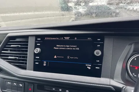 CX74LTN Volkswagen Transporter 2.0 TDI T32 Highline Kombi DSG FWD SWB Euro 6 (s/s) 5dr Thumbnail #40