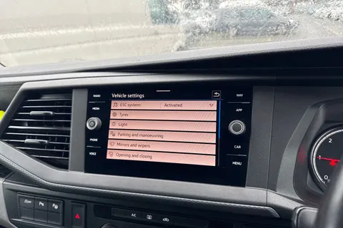 CX74LTN Volkswagen Transporter 2.0 TDI T32 Highline Kombi DSG FWD SWB Euro 6 (s/s) 5dr Thumbnail #41