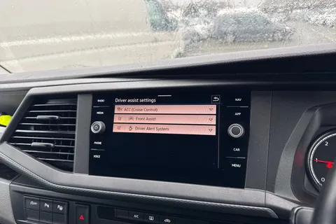 CX74LTN Volkswagen Transporter 2.0 TDI T32 Highline Kombi DSG FWD SWB Euro 6 (s/s) 5dr Thumbnail #43