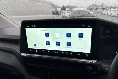 CX75JYT Volkswagen Transporter 2.0 TDI T28 Commerce Pro Auto FWD SWB Euro 6 (s/s) 5dr Thumbnail #33