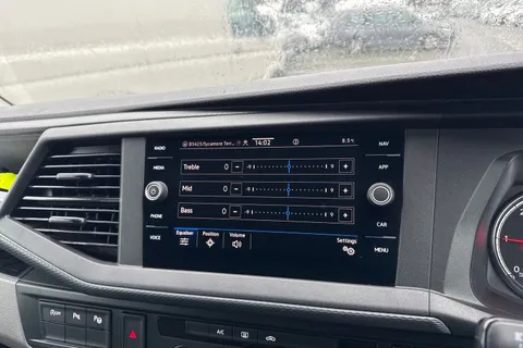 CX74LTN Volkswagen Transporter 2.0 TDI T32 Highline Kombi DSG FWD SWB Euro 6 (s/s) 5dr Thumbnail #44