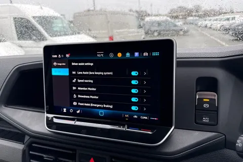 CX75JWV Volkswagen Crafter 2.0 TDI CR35 Commerce FWD LWB High Roof Euro 6 (s/s) 5dr Thumbnail #37