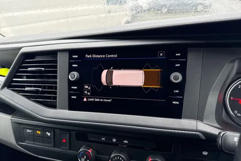 CX74LTN Volkswagen Transporter 2.0 TDI T32 Highline Kombi DSG FWD SWB Euro 6 (s/s) 5dr Thumbnail #45