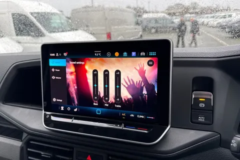 CX75JWV Volkswagen Crafter 2.0 TDI CR35 Commerce FWD LWB High Roof Euro 6 (s/s) 5dr Thumbnail #38