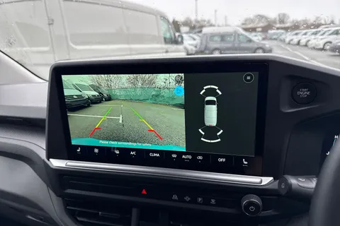 CX75JXZ Volkswagen Transporter 2.0 TDI T28 Commerce Pro Auto FWD SWB Euro 6 (s/s) 5dr Thumbnail #37