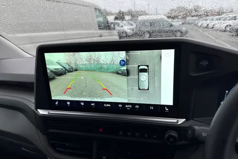 CX75JYT Volkswagen Transporter 2.0 TDI T28 Commerce Pro Auto FWD SWB Euro 6 (s/s) 5dr Thumbnail #37