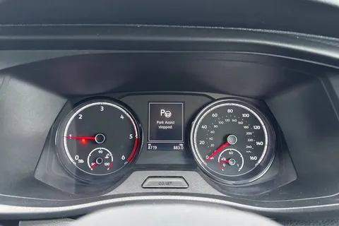 CX74LTN Volkswagen Transporter 2.0 TDI T32 Highline Kombi DSG FWD SWB Euro 6 (s/s) 5dr Thumbnail #47