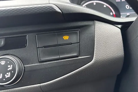 CX74LTN Volkswagen Transporter 2.0 TDI T32 Highline Kombi DSG FWD SWB Euro 6 (s/s) 5dr Thumbnail #48