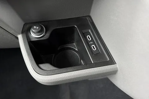 CX74LTN Volkswagen Transporter 2.0 TDI T32 Highline Kombi DSG FWD SWB Euro 6 (s/s) 5dr Thumbnail #50