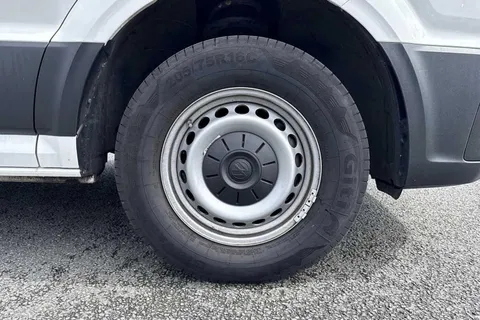 DG25EJU Volkswagen Crafter 2.0 TDI 140PS Commerce Plus High Roof Van Thumbnail #10