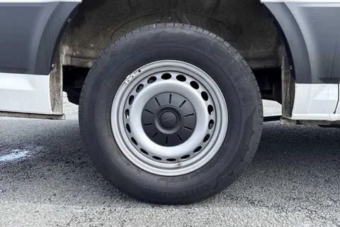 DG25EJU Volkswagen Crafter 2.0 TDI 140PS Commerce Plus High Roof Van Thumbnail #11