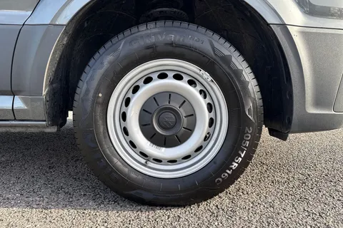 DG25EFA Volkswagen Crafter 2.0 TDI 140PS Commerce Plus High Roof Van Thumbnail #10