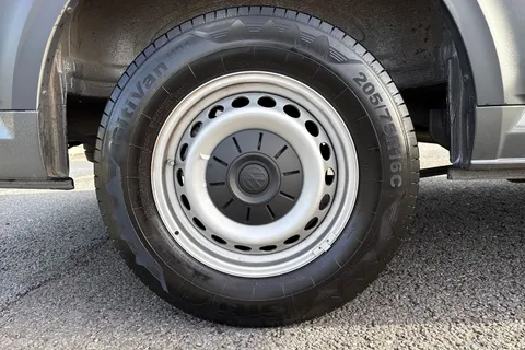 DG25EFA Volkswagen Crafter 2.0 TDI 140PS Commerce Plus High Roof Van Thumbnail #11