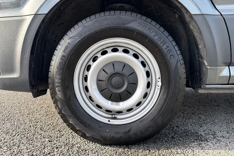 DG25EFA Volkswagen Crafter 2.0 TDI 140PS Commerce Plus High Roof Van Thumbnail #13