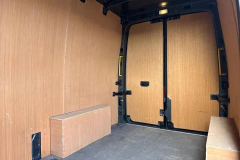 DG25EFA Volkswagen Crafter 2.0 TDI 140PS Commerce Plus High Roof Van Thumbnail #19