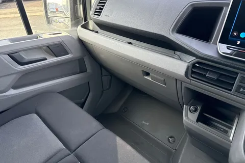 DG25EFA Volkswagen Crafter 2.0 TDI 140PS Commerce Plus High Roof Van Thumbnail #20