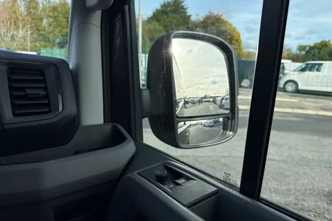 DG25EFA Volkswagen Crafter 2.0 TDI 140PS Commerce Plus High Roof Van Thumbnail #21