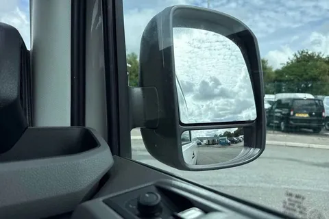 DG25EJU Volkswagen Crafter 2.0 TDI 140PS Commerce Plus High Roof Van Thumbnail #21