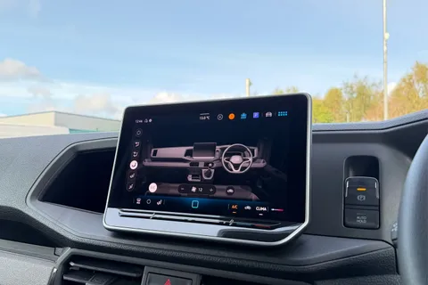 DG25EFA Volkswagen Crafter 2.0 TDI 140PS Commerce Plus High Roof Van Thumbnail #22